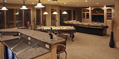 A finished basement with a wetbar